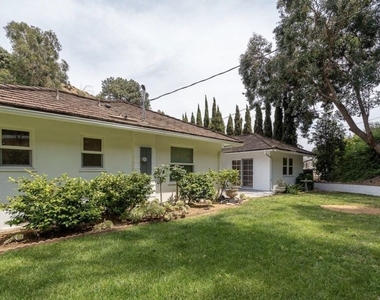 2201 Coldwater Canyon Drive - Photo Thumbnail 18