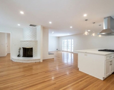 2201 Coldwater Canyon Drive - Photo Thumbnail 6