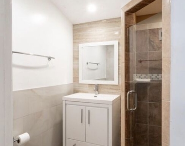 2201 Coldwater Canyon Drive - Photo Thumbnail 8