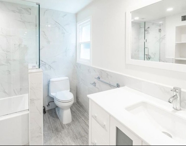 2201 Coldwater Canyon Drive - Photo Thumbnail 10