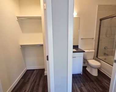 2651 S Hobart Blvd - Photo Thumbnail 7