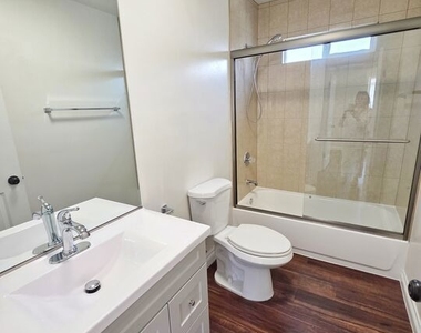 1719 W 39th Pl - Photo Thumbnail 7