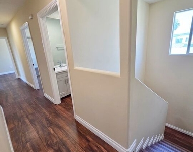 1719 W 39th Pl - Photo Thumbnail 10