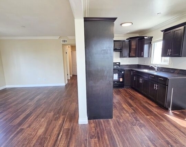 1719 W 39th Pl - Photo Thumbnail 5