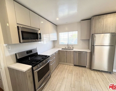 14013 Addison Street - Photo Thumbnail 5