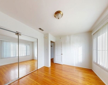 14013 Addison Street - Photo Thumbnail 9