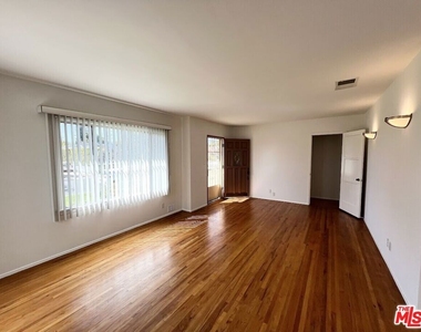 14013 Addison Street - Photo Thumbnail 4
