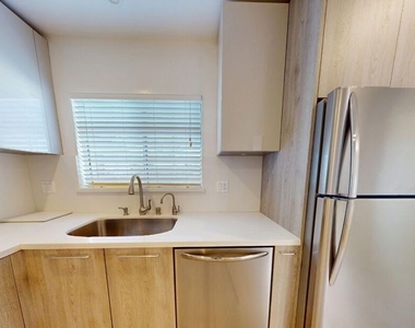 14013 Addison Street - Photo Thumbnail 8