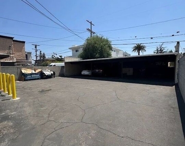14202 Delano Street - Photo Thumbnail 10