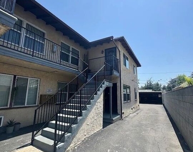 14202 Delano Street - Photo Thumbnail 12