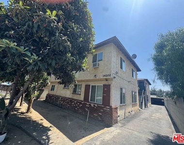 14202 Delano Street - Photo Thumbnail 15