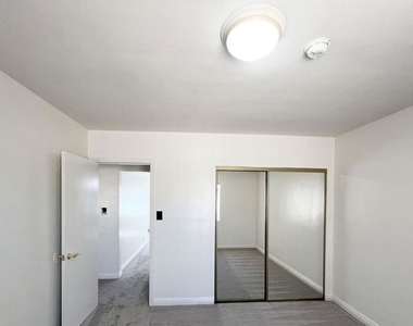 14202 Delano Street - Photo Thumbnail 4