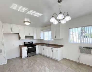 14202 Delano Street - Photo Thumbnail 2