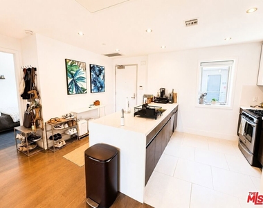 7857 W Manchester Avenue - Photo Thumbnail 10