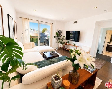 7857 W Manchester Avenue - Photo Thumbnail 15