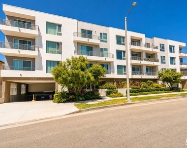 7857 W Manchester Avenue - Photo Thumbnail 39