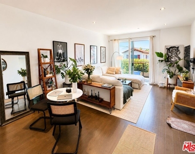 7857 W Manchester Avenue - Photo Thumbnail 13