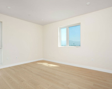 5320 Cartwright Avenue - Photo Thumbnail 3