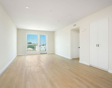 5320 Cartwright Avenue - Photo Thumbnail 3