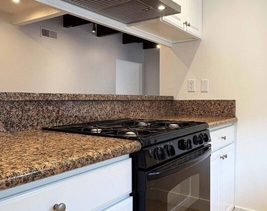 870 Figueroa Terrace - Photo Thumbnail 9