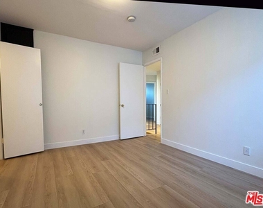 870 Figueroa Terrace - Photo Thumbnail 19
