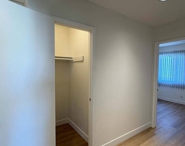 870 Figueroa Terrace - Photo Thumbnail 13