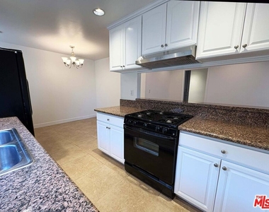 870 Figueroa Terrace - Photo Thumbnail 8