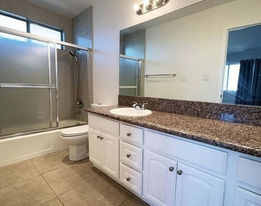 870 Figueroa Terrace - Photo Thumbnail 18