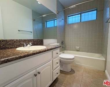 870 Figueroa Terrace - Photo Thumbnail 26