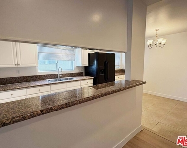 870 Figueroa Terrace - Photo Thumbnail 11