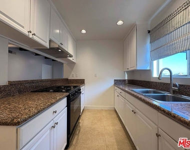 870 Figueroa Terrace - Photo Thumbnail 7