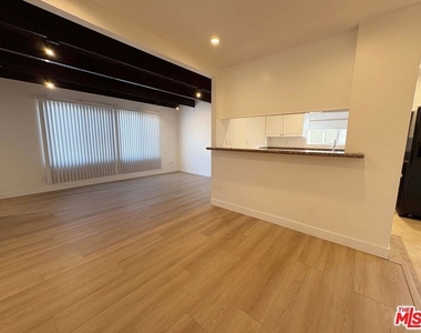 870 Figueroa Terrace - Photo Thumbnail 5