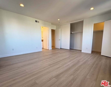 870 Figueroa Terrace - Photo Thumbnail 16