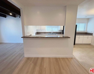 870 Figueroa Terrace - Photo Thumbnail 6