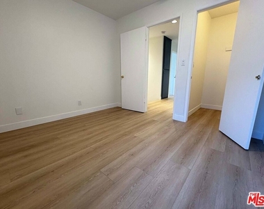 870 Figueroa Terrace - Photo Thumbnail 22