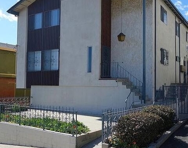 870 Figueroa Terrace - Photo Thumbnail 27