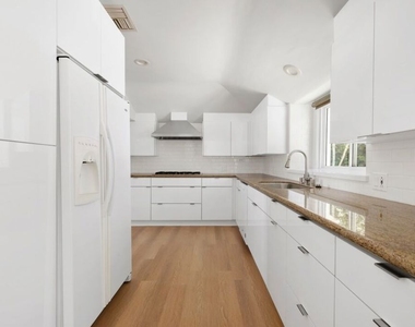 2120 Linda Flora Drive - Photo Thumbnail 5