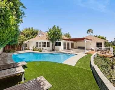 2120 Linda Flora Drive - Photo Thumbnail 17