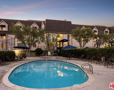 2385 Roscomare Road - Photo Thumbnail 26