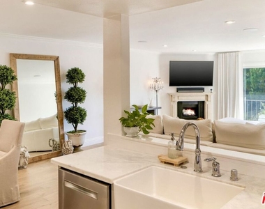 2385 Roscomare Road - Photo Thumbnail 8