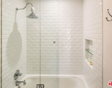 2385 Roscomare Road - Photo Thumbnail 13