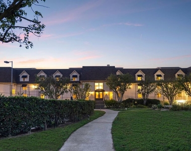 2385 Roscomare Road - Photo Thumbnail 29