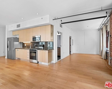 460 S Spring Street - Photo Thumbnail 7
