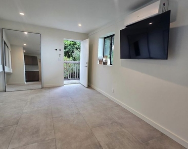 8718 St Ives Drive - Photo Thumbnail 2