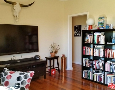 605 1/2 Tularosa Drive - Photo Thumbnail 3