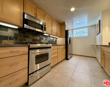 11946 Dorothy Street - Photo Thumbnail 8