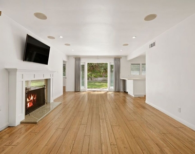 501 Cascada Way - Photo Thumbnail 4