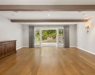501 Cascada Way - Photo Thumbnail 6