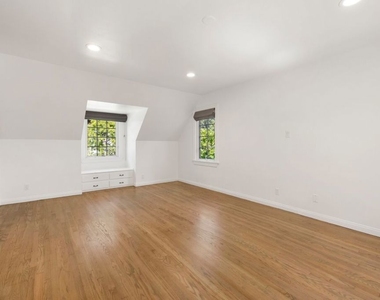 501 Cascada Way - Photo Thumbnail 7
