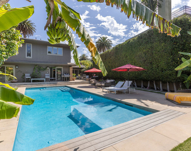 11835 S South Park Avenue - Photo Thumbnail 22